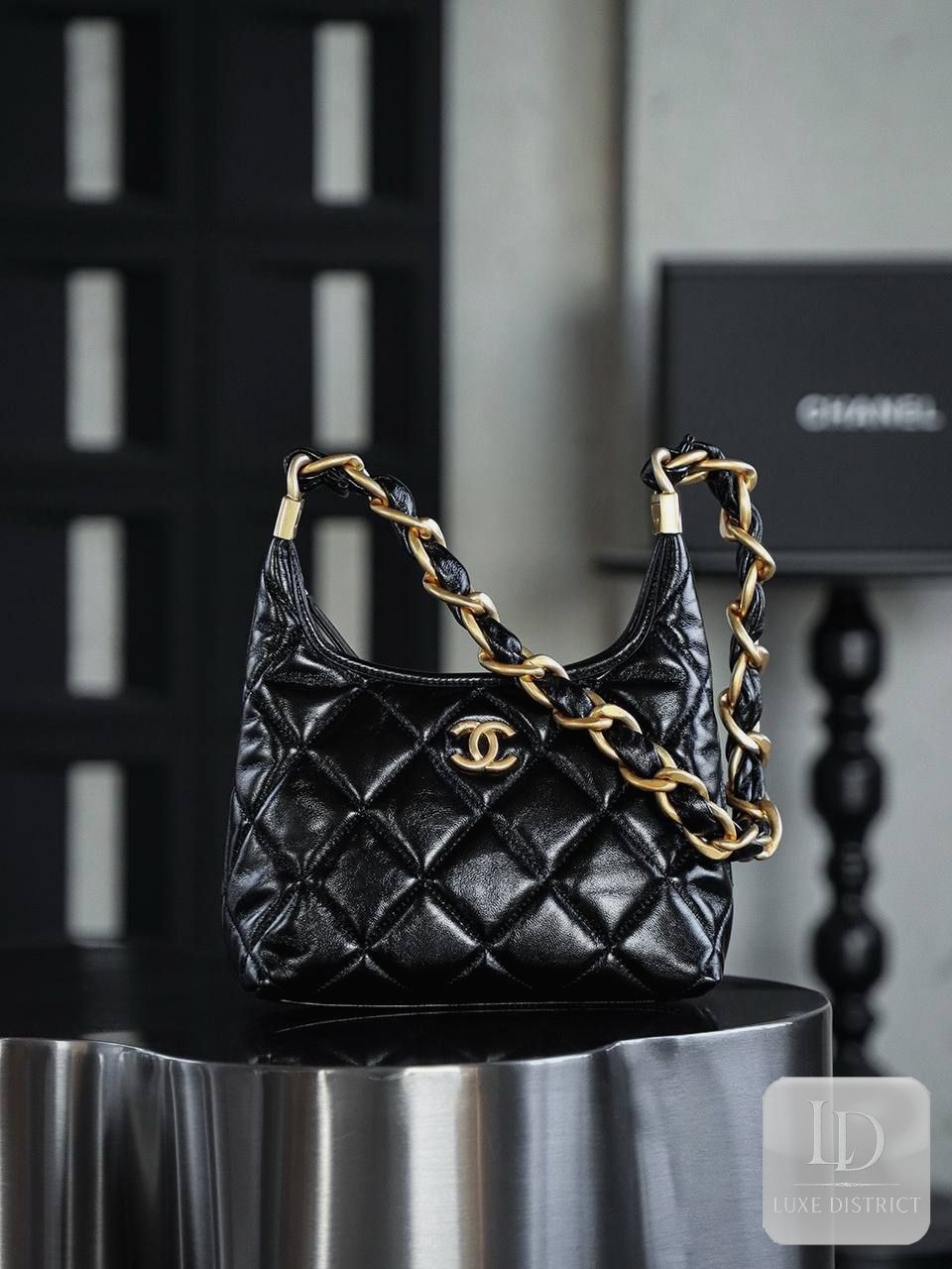 CHANEL 24A Hobo Bag в чёрном - Small