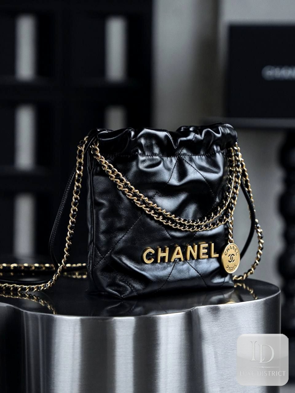 CHANEL 22 Mini Bag в золотистом исполнении