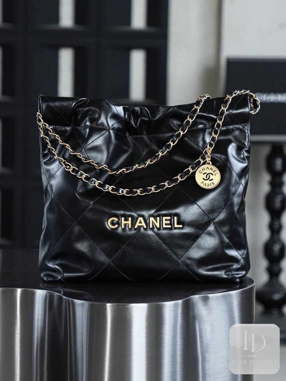 CHANEL 22 Small Bag в золотистом исполнении