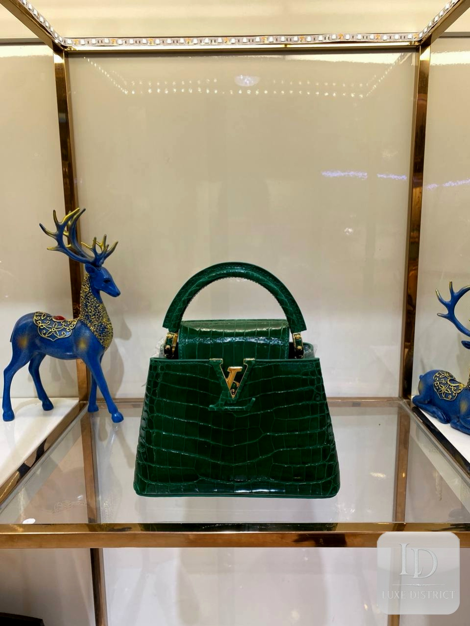 Реплика сумки Chanel Louis Vuitton Capucines Mini 21 купить